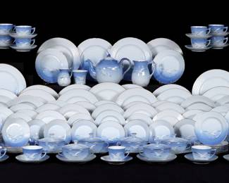 Lot 221: 134 pc Bing & Grondahl Seagull Pattern China