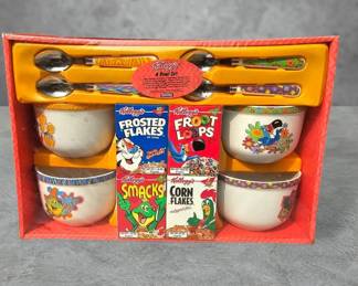 1999 Kelloggs Family Favorites Gift Variety Pack 4 Cereal Bowls  Spoons HSB7a