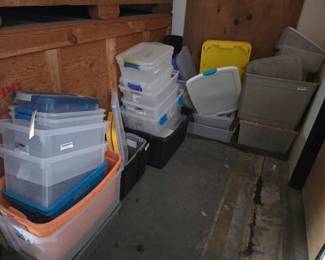 #2144 • (32) Assorted Totes
