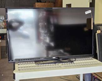 #1006 • RCA 40" LED LCD Full HDTV
