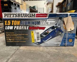 #3134 • PITTSBURGH 1.5 Ton Jack with RapidPump
