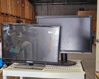 #1004 • LG Flatron W3000H 30" Monitor and Yamakasi 300 Sparta 30" Monitor

