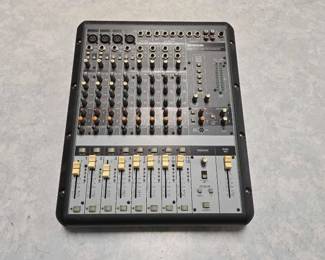 #2036 • Mackie Onxy 1220
