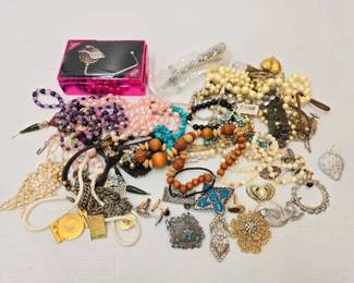 #810 • Costume Jewelry
