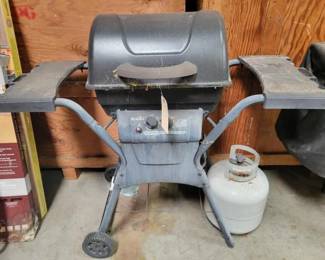#5040 • Char-Broil BBQ propane Tank and cover
