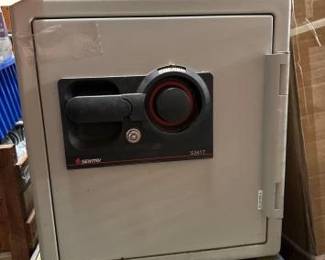 #3182 • Sentry Safe, Has Key. No Combo
