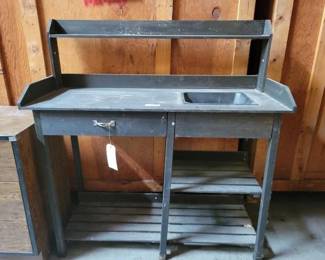 #5018 • Outdoor Cutting Station
