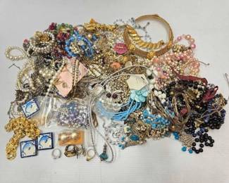 #814 • Costume Jewelry
