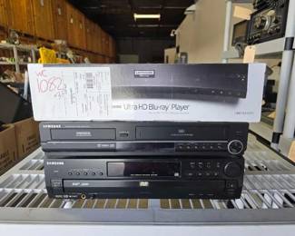 #1082 • Samsung Blu-ray VHS DVD Recorder and DVD/Video CD/CD Player
