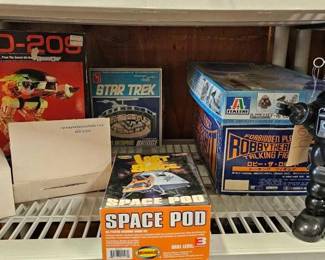 #1614 • Vintage Toys and Models
