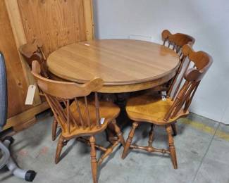 #5062 • Dinning Room Table with 4 Chairs
