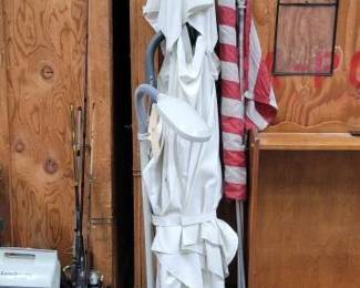 #5048 • Canope Flag Flag Pole and Lamp
