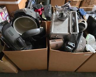 #2216 • Breville Expresso Machine, Ninja Foodi, Ninja Creami, Cuisinart Blender, Nutribullet
