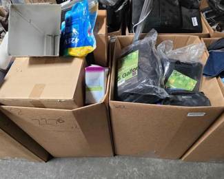 #2276 • Home Brewing Equipment, Electric Toothbrush, Fabric Flower Pots, LED Light, Clorox Wipes
