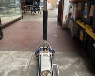 #3132 • Rolling Car Floor Jack
