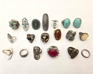 #822 • (19) Rings Costume Jewelry
