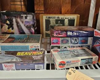 #1622 • 9 Model Kits
