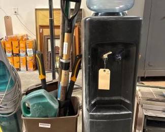 #4028 • Trash can & Water Dispenser & Swiffer, Broom,Tools

