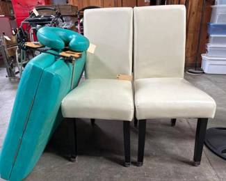 #4050 • Massage Table & Headrest & 2 chairs
