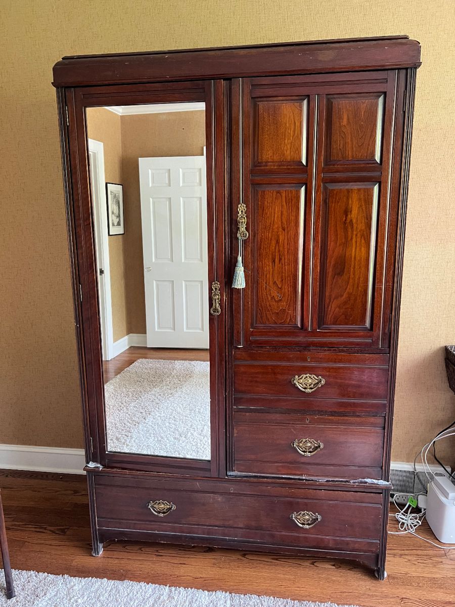 3 Sisters Estate Sale Monday 50 OFF starts on 5/11/2024