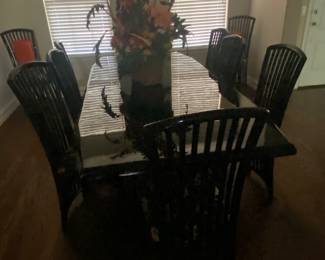 Beautiful Dining room table and chairs