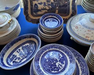 Vintage Blue Willow Bakewell Brothers Haniey dishes