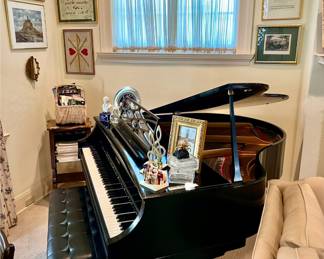 Kimball black baby grand in very good condition. 