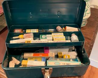 ANISTESIA KIT FROM. THE 1950’S