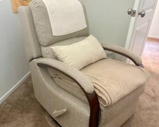 Reclining leather chair 