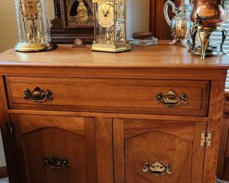 Cushman Colonial Buffet/Hutch 