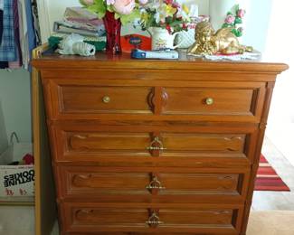 Solid wood chest of drawers