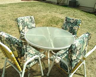 Patio set with cushions