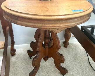 Antique oval pedestal accent table on wheels 27x 21” x 29”h $115