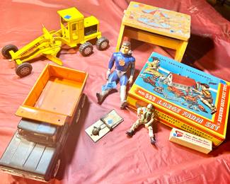 Vintage toys :
Yellow metal Power Grader $25
Structo Hydrolic Dump Truck - mint $150
Wood decorated step stool $15
Auburn Safe Play Toys large Farm Set $60. Olts game & bird callers NIB $10
1967 Major Matt Mason figurine $20
