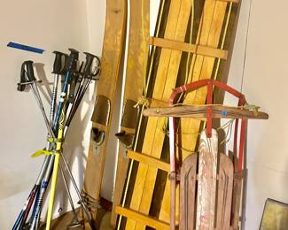 Vintage Hedlund toboggan $75,
Vintage wooden cross country skis $60, Metal frame sled $30,
le lasso ski carrier mount $10
Ski poles $10/set