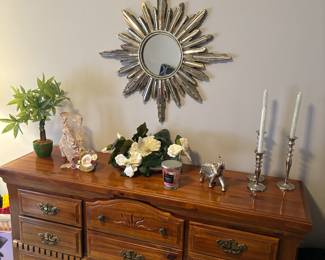 Dresser, decor