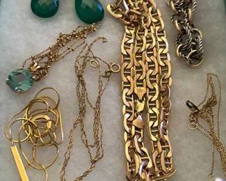 Gold / green earrings, bracelets, pearl necklace, pendant 