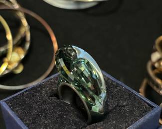 Stunning Swarovski art glass ring