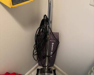 Heavy duty vacuum