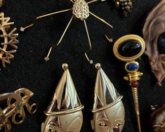 Elegant spider pin / brooch, jewelry 