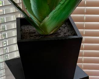 Plant stand / statue stand, plant