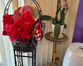 Kitchen linens, multiple stands