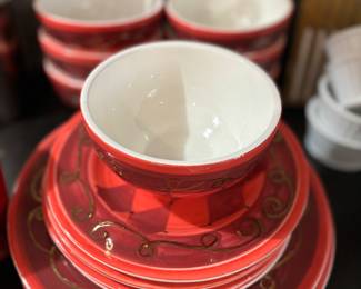 Elegant red dish set