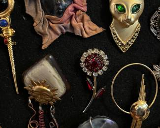 pins / brooches, jewelry