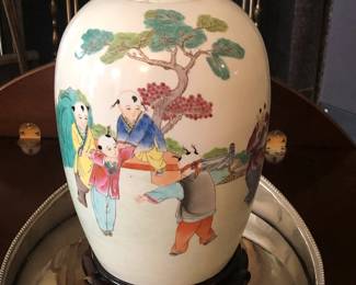 Chinese Republic Period hand-painted porcelain ginger jar