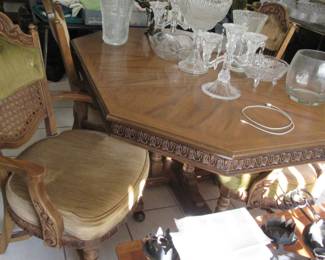 Angela diningroom table and chairs