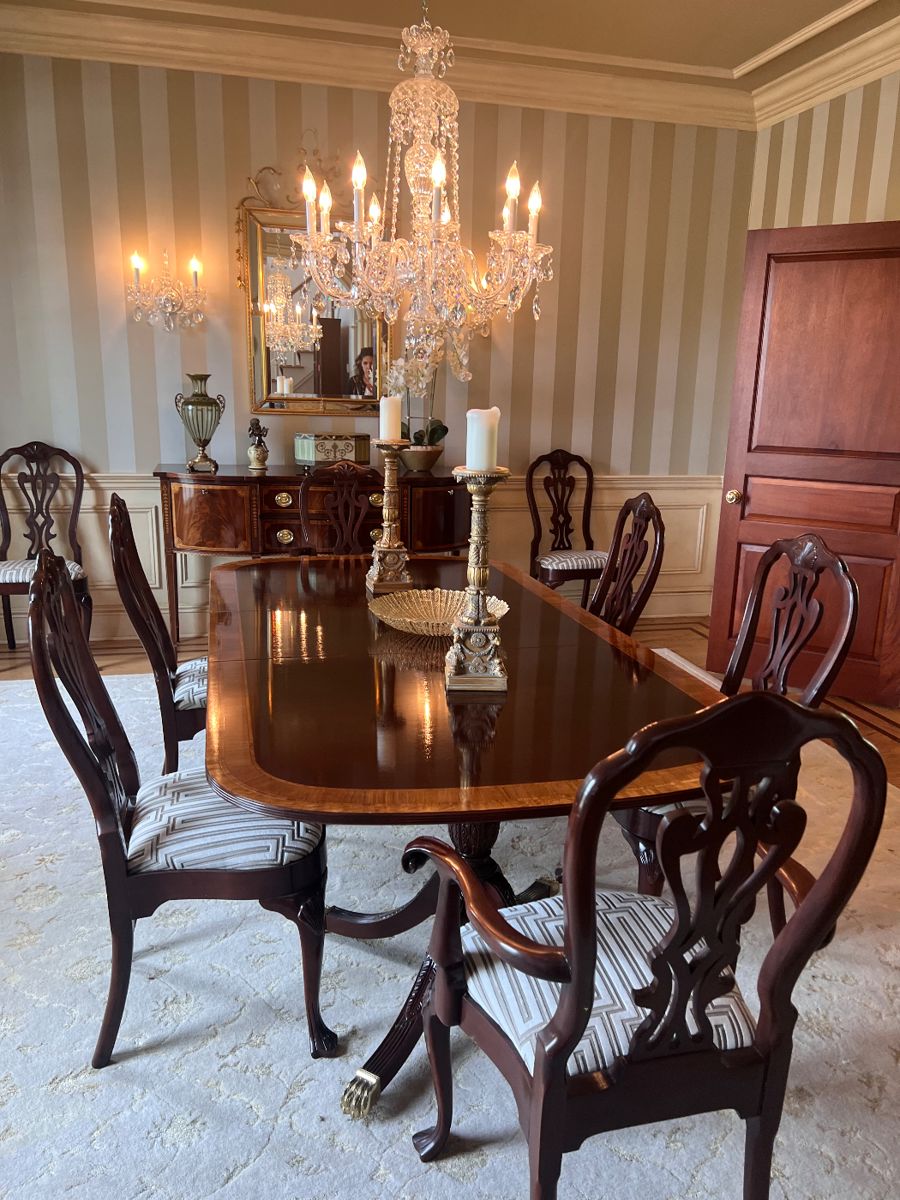 COUNCILL dining room table and chairs