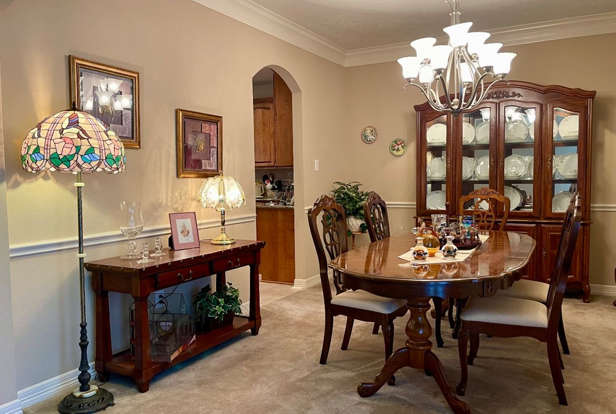 This beautiful Brazos Country home on Brazos Hill is part of our “Sealy Double Header”.                                                      Double Pedestal Dining Room Table with 6 Chairs