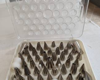 Wilton cake decorating tips