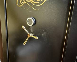 Cannon Gun Safe!   AMAZING!  Like new!  A MUST HAVE for the gun collector!  BRING HELP TO MOVE!!!!